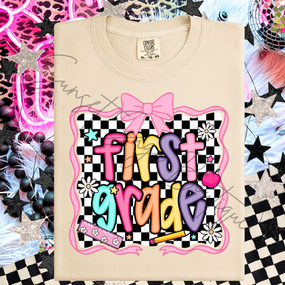 Teacher Pink Groovy First Grade