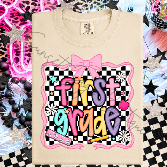 Teacher Pink Groovy First Grade